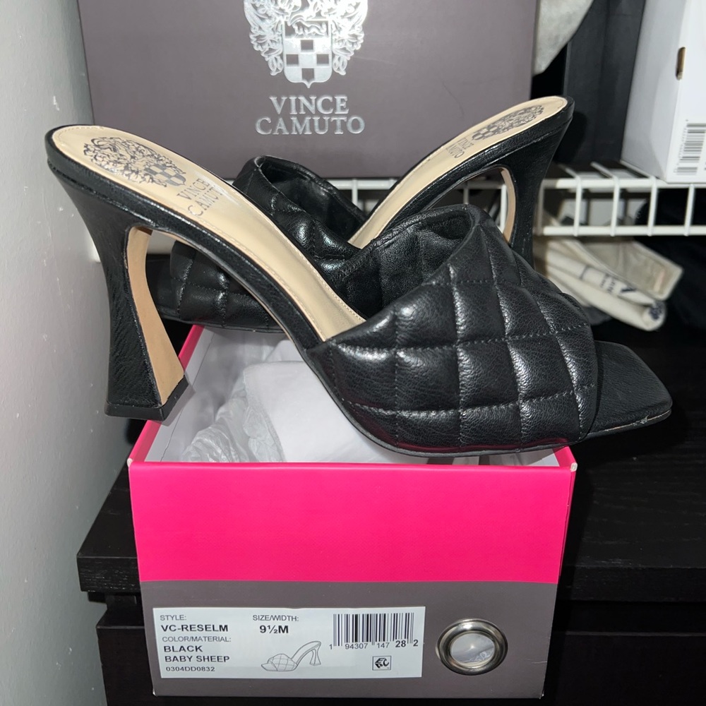 ***Like New*** From Vince Camuto, the Reselm Quilted Leather